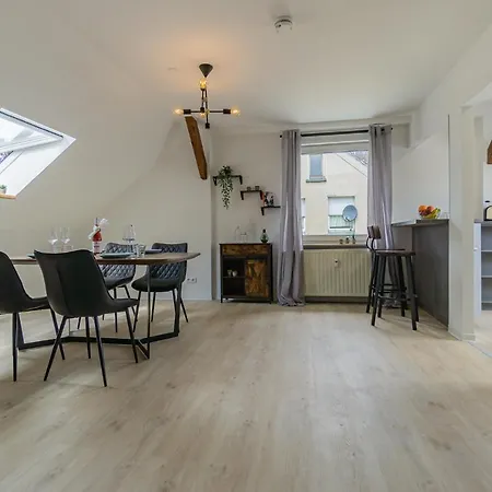 Lausitz-apartment, 80m2, Waschtrockner, 2 X Parkplaetze, Kueche, Netflix * 科特布斯