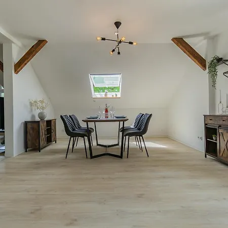 Lausitz-apartment, 80m2, Waschtrockner, 2 X Parkplaetze, Kueche, Netflix