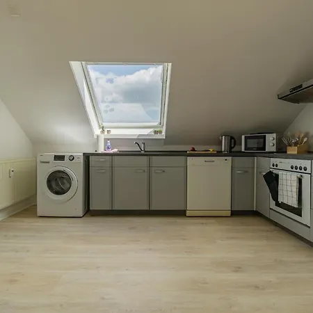 Lausitz-apartment, 80m2, Waschtrockner, 2 X Parkplaetze, Kueche, Netflix Apartment Cottbus
